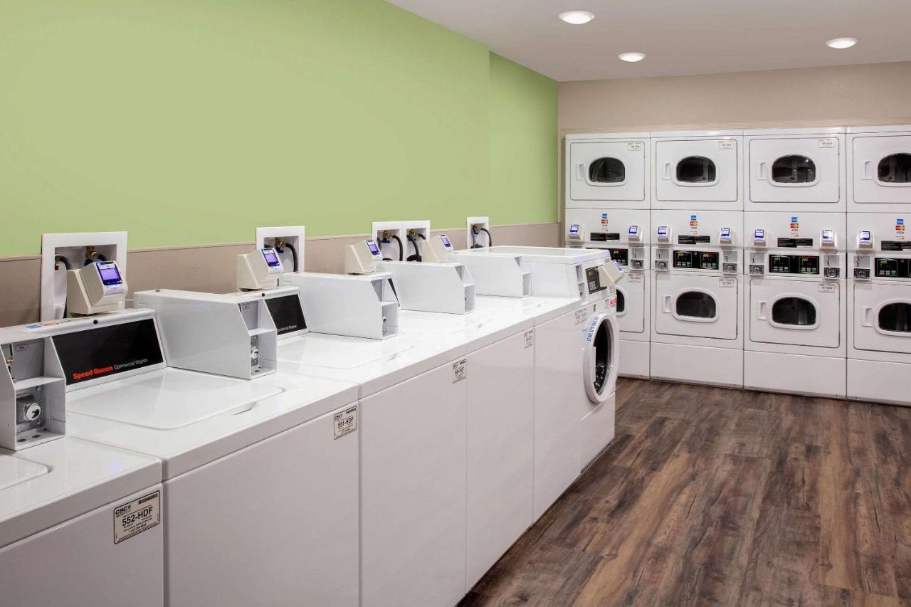 Wood Spring Suites Washington Dc East Arena Drive Lake Arbor Buitenkant foto