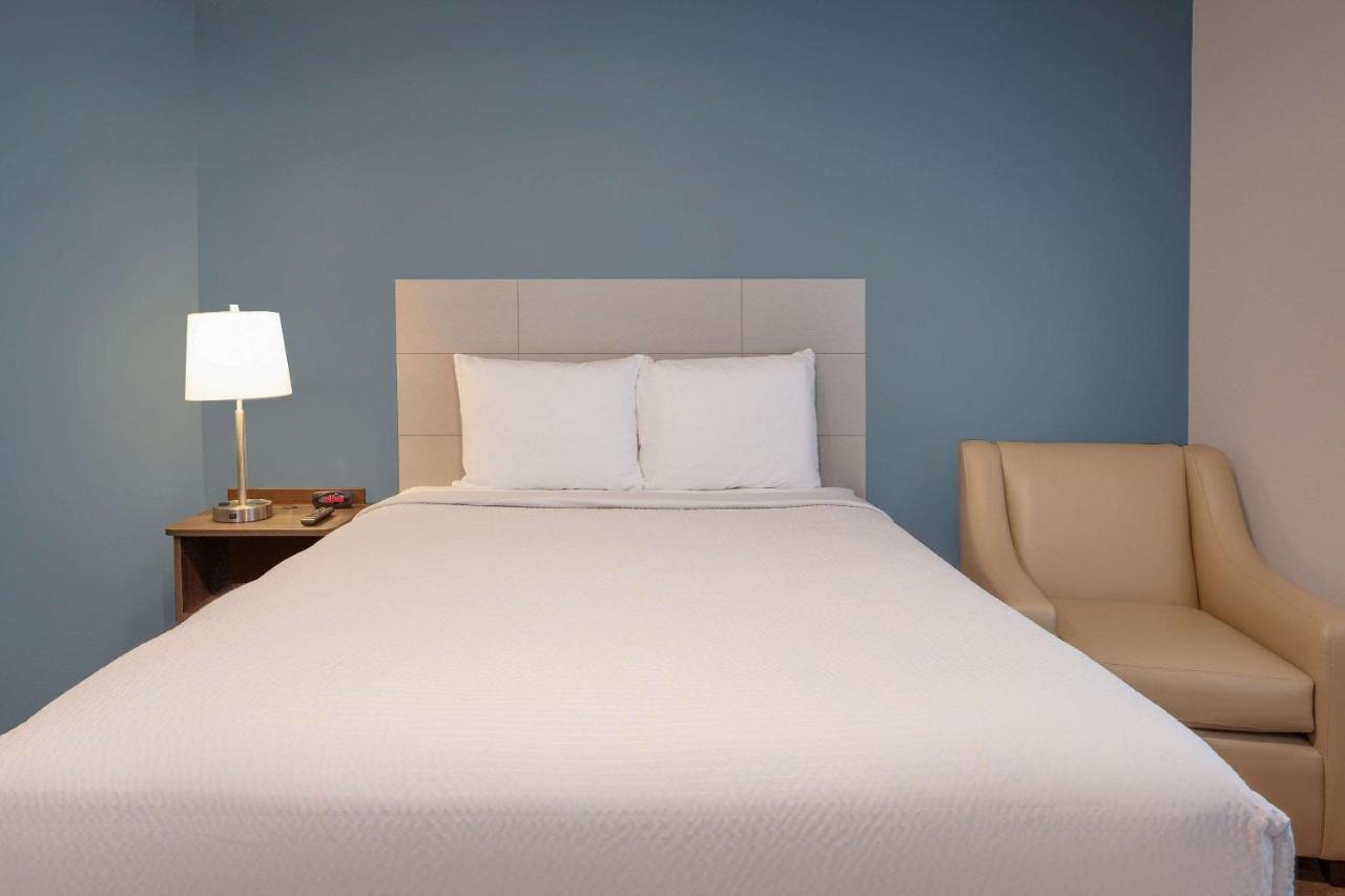 Wood Spring Suites Washington Dc East Arena Drive Lake Arbor Buitenkant foto